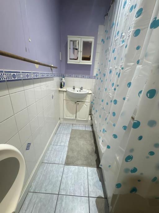 Private Double Bedroom In Hounslow Near Heathrow London Exterior foto